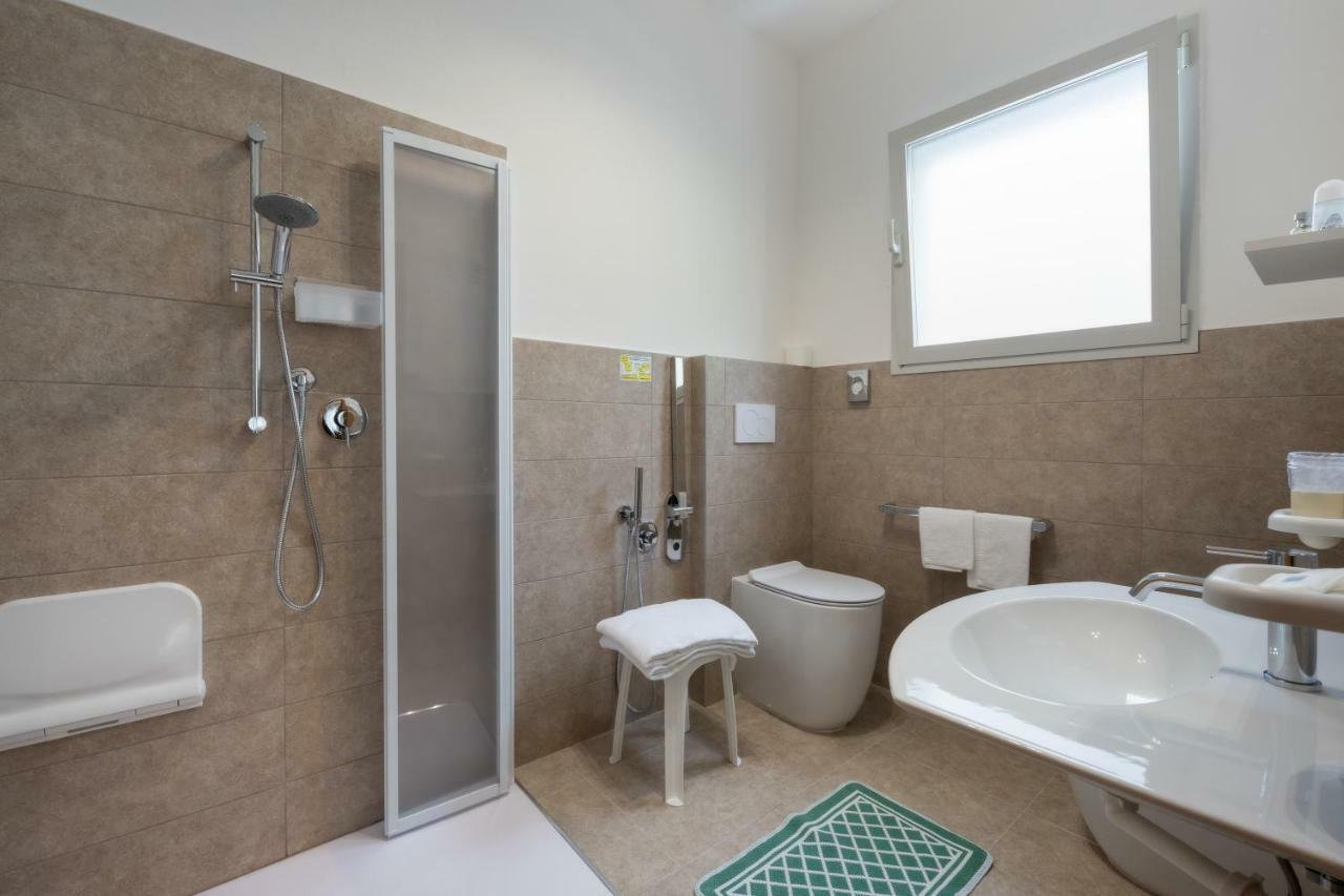 Hotel Fabris Каорле Экстерьер фото